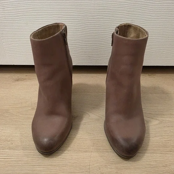 Vionic Brown Leather Block Heel Going Out Comfort Kennedy Ankle Boots Size 7.5 - Picture 3 of 8